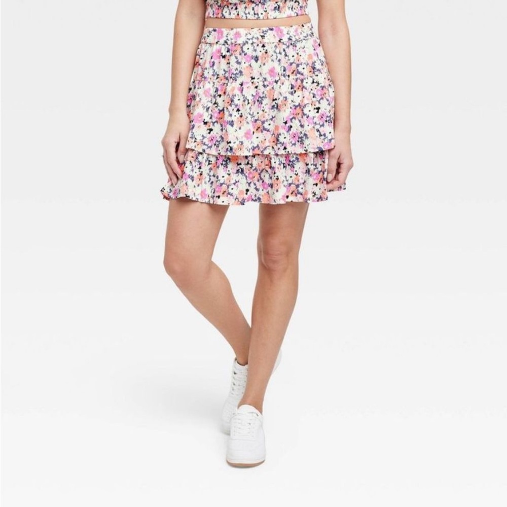 ๐ Target Universal Thread Cream and Pink Floral Tiered Ruffle Mini Skirt Size M - Picture 4 of 13